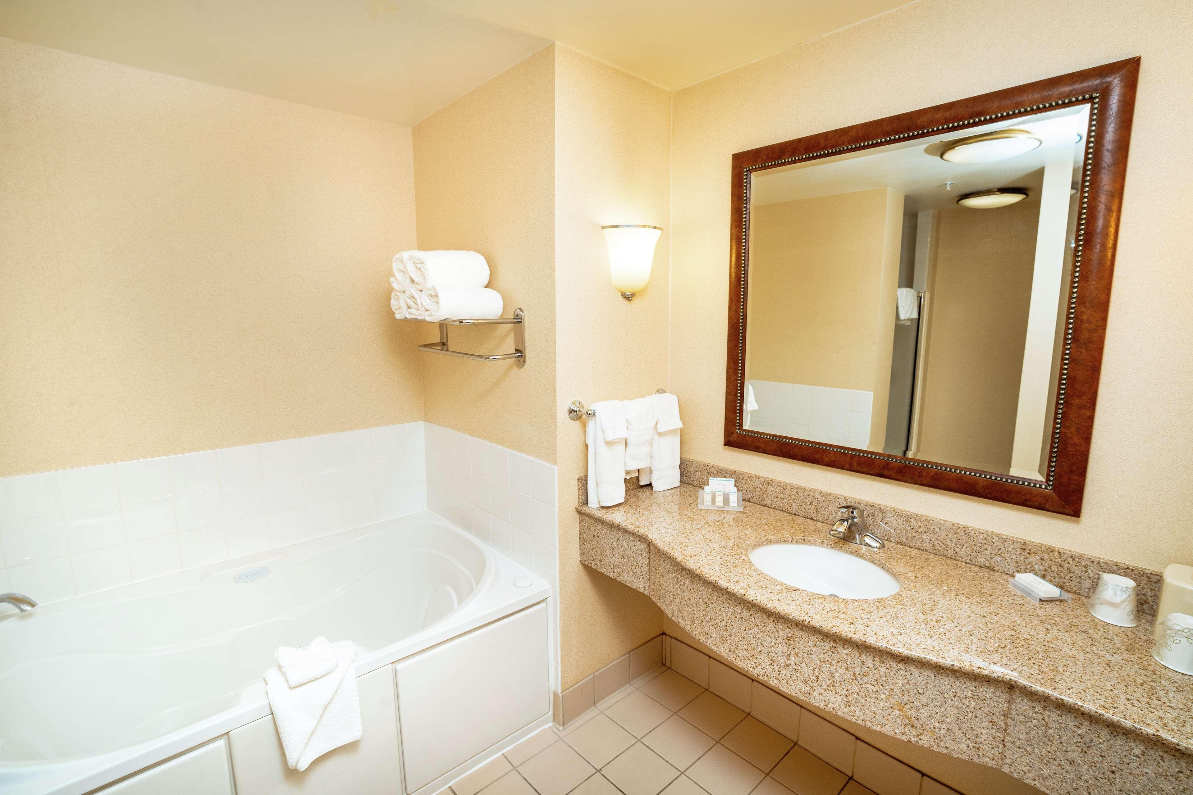 Hilton Garden Inn Ontario Ранчо Кукамонга Екстериор снимка
