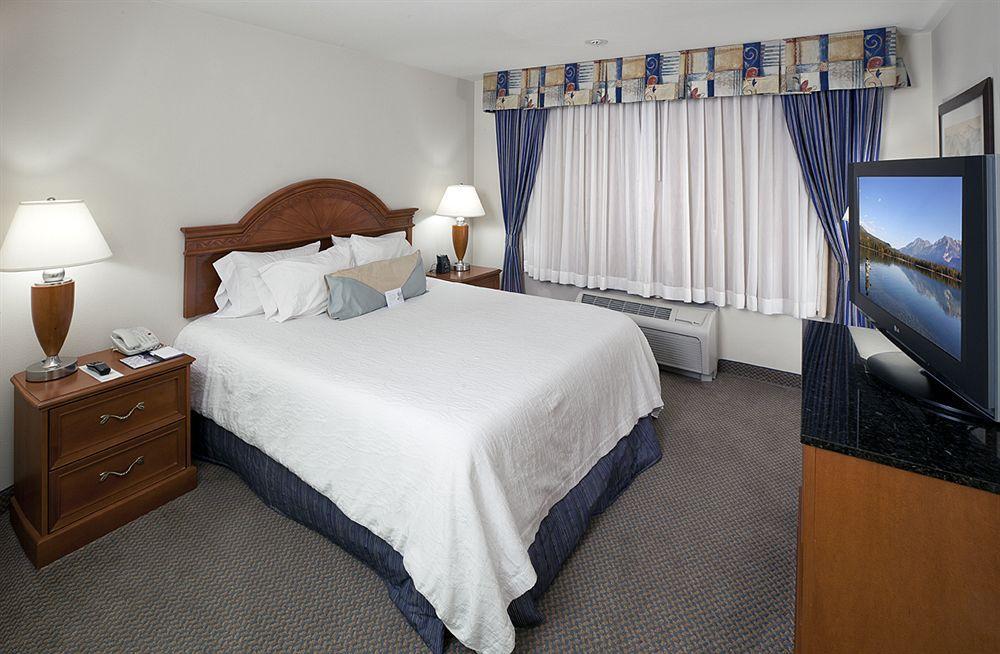 Hilton Garden Inn Ontario Ранчо Кукамонга Екстериор снимка